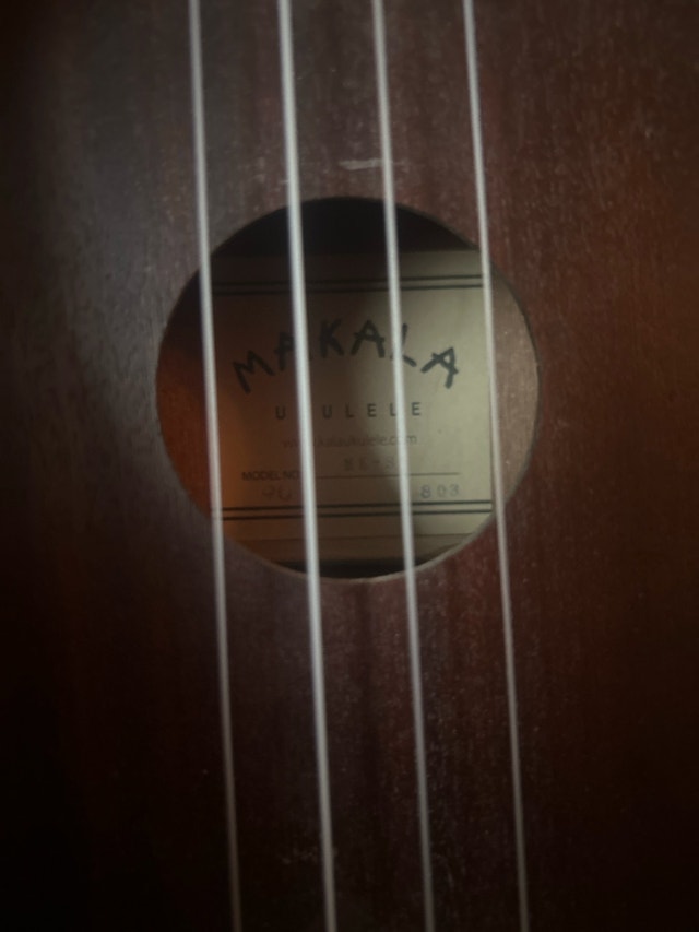 Makala Ukulele and extra string - photo 4