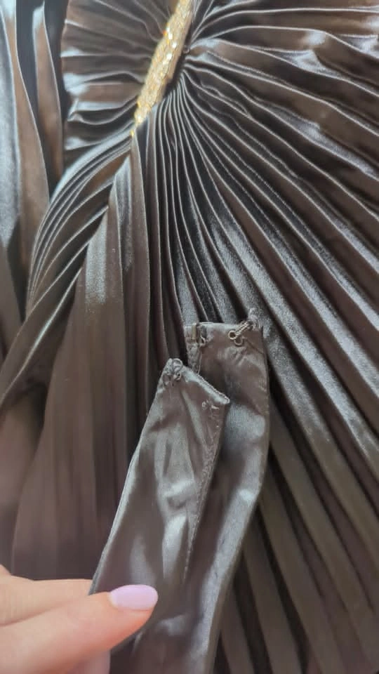 Silky Pleated Elegant Black Dress - photo 2