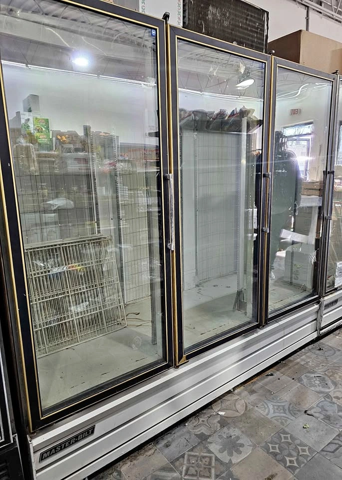 Master-bilt 3 Door Freezer