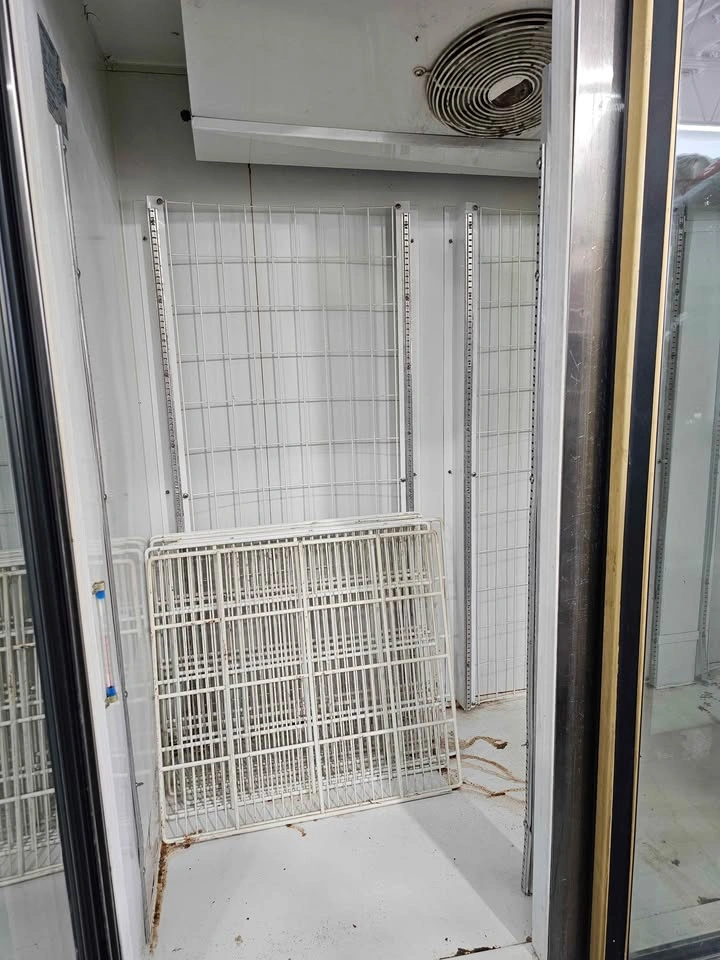Master-bilt 3 Door Freezer - photo 3