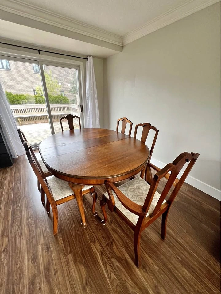 Dining table with 6 chairs