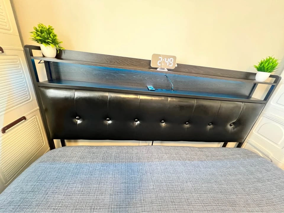 Queen bed with mattress - photo 4