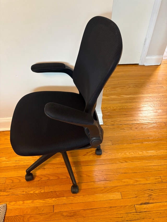 Ergonomic Mesh Black Office Chair with Flip up arms - photo 2