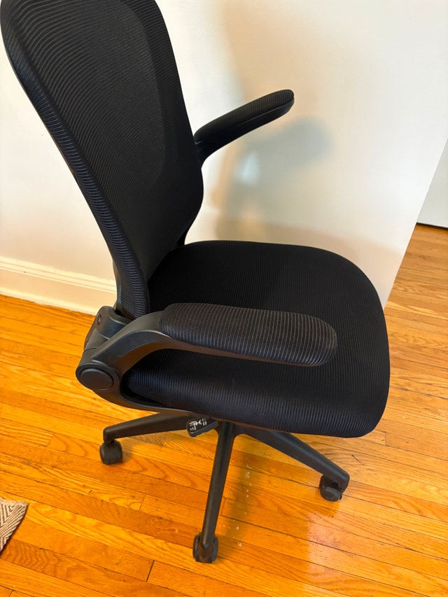 Ergonomic Mesh Black Office Chair with Flip up arms - photo 4