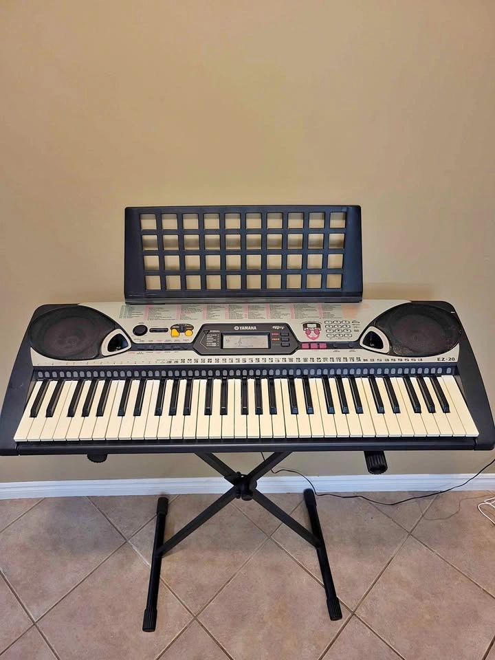 Yamaha EZ 20 Piano Keyboard