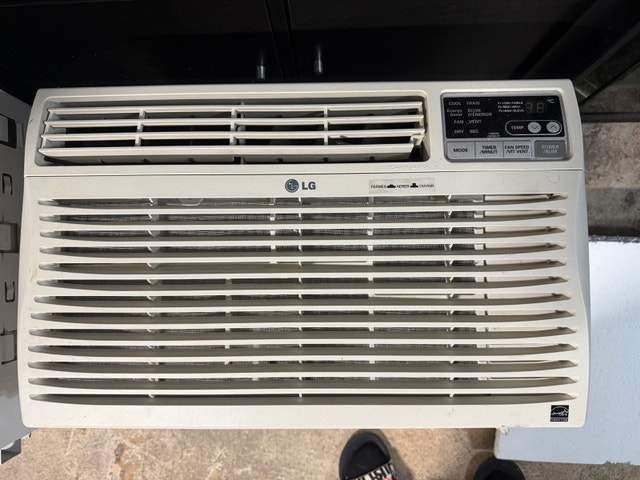 LG 8000 BTU Air Conditioner