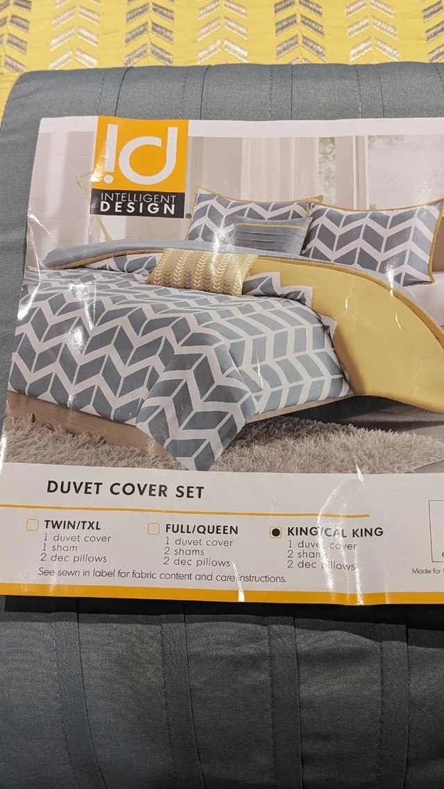 King Size Bedding Set - Like New!
