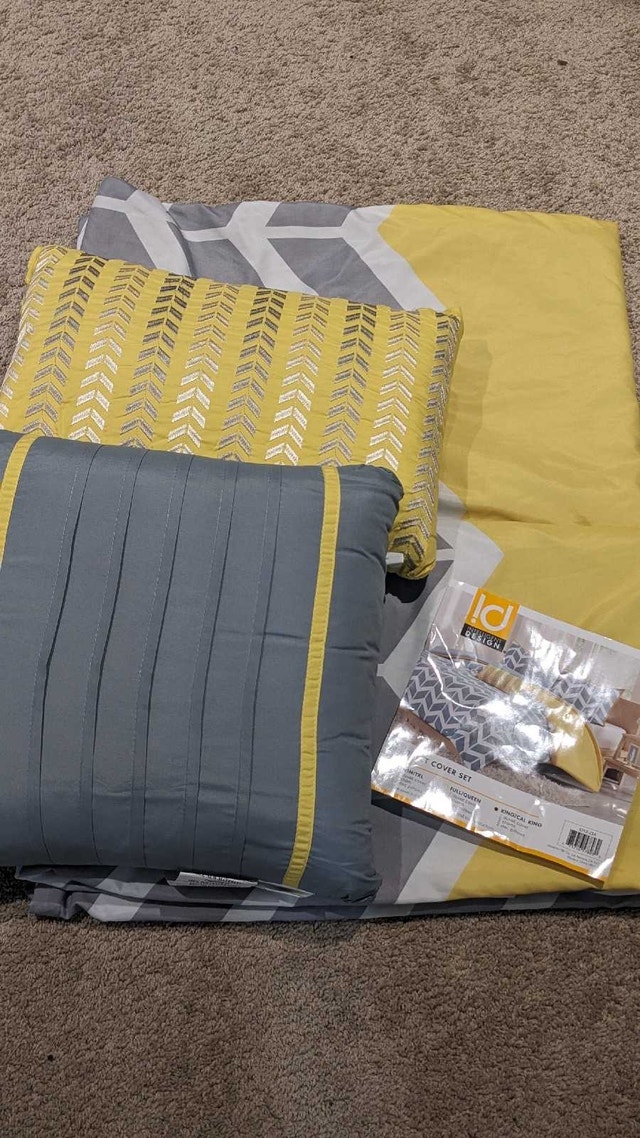 King Size Bedding Set - Like New! - photo 2