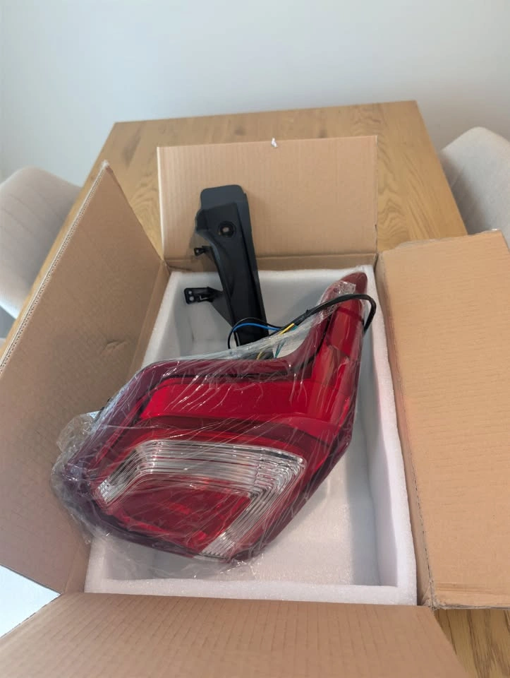 NEW DRIVER SIDE TAIL LIGHT - 2016-2019 FORD EXPLORER - photo 3