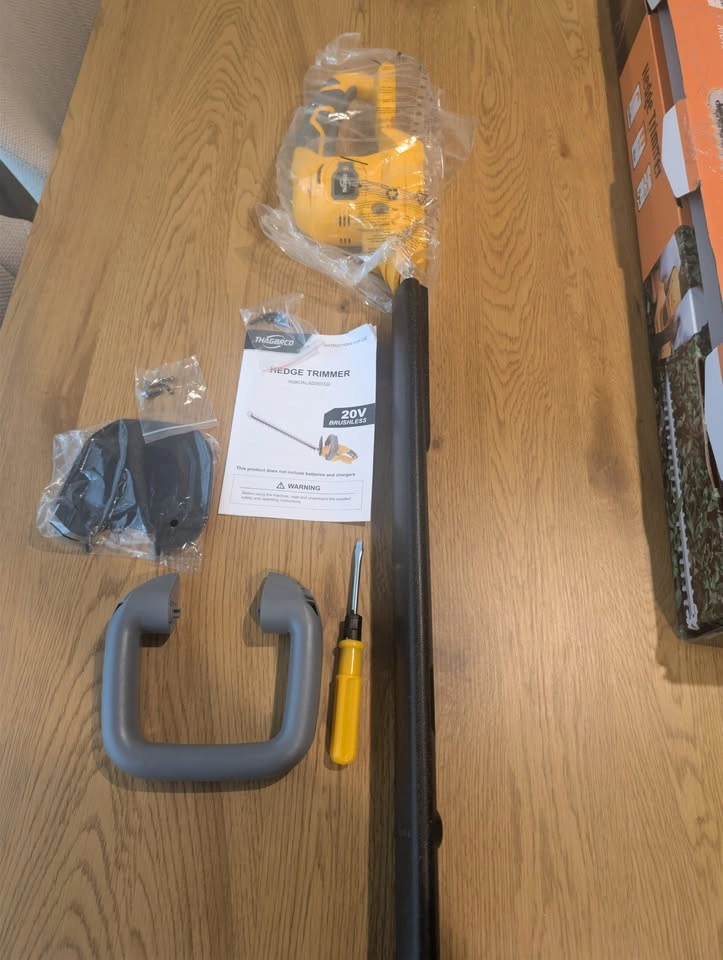 NEW 22" CORDLESS HEDGE TRIMMER - DEWALT 20V COMPATIBLE - photo 2