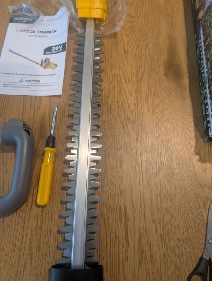 NEW 22" CORDLESS HEDGE TRIMMER - DEWALT 20V COMPATIBLE - photo 5