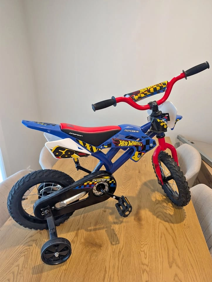 HOT WHEELS 12" MOTO BIKE - ASSEMBLED WITH TRAINING WHEELS