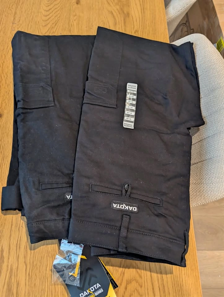 Dakota WorkPro Cotton Stretch Cargo Pants - 32x32 - 1 New, 1 Lik