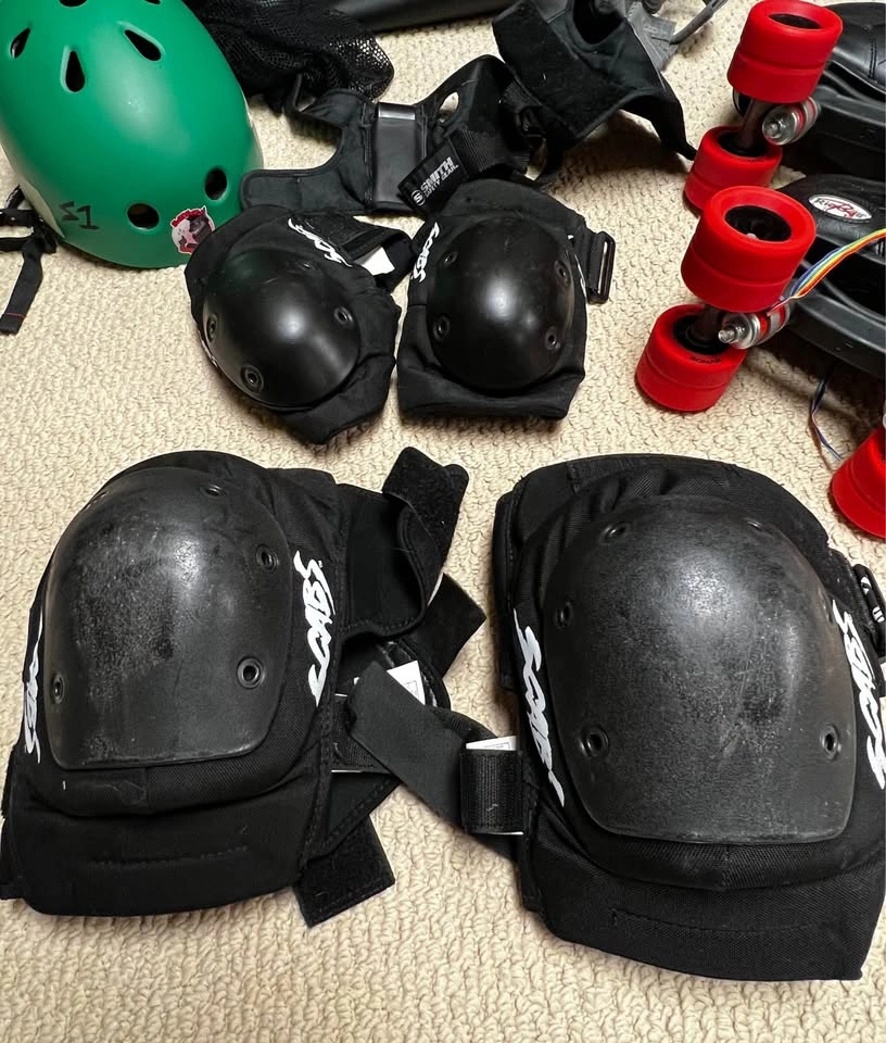 Roller Derby Gear & Skates - photo 2