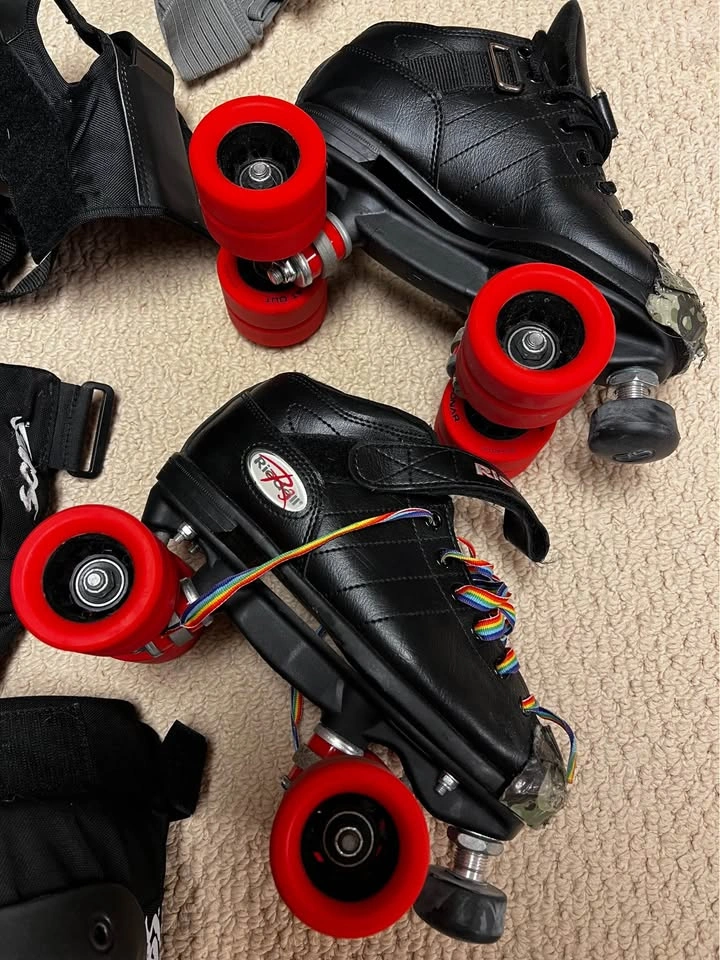 Roller Derby Gear & Skates - photo 4