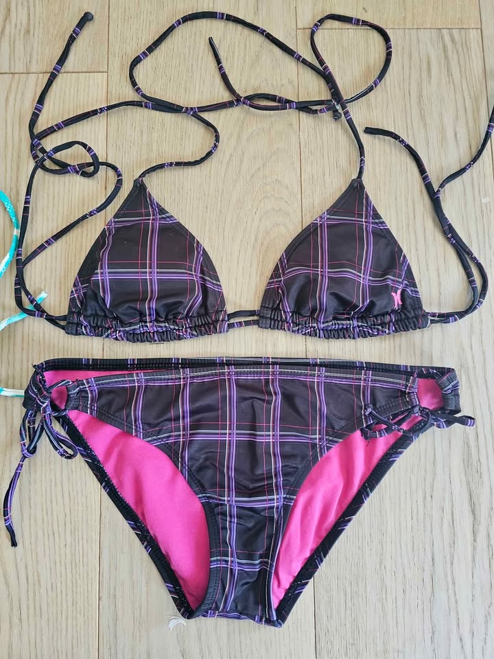 $25 each | Size medium Roxy and Hurley bikinis - photo 3