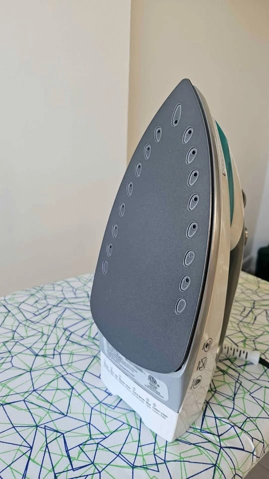 Steam Iron + Adjustable Ironing Board - photo 3
