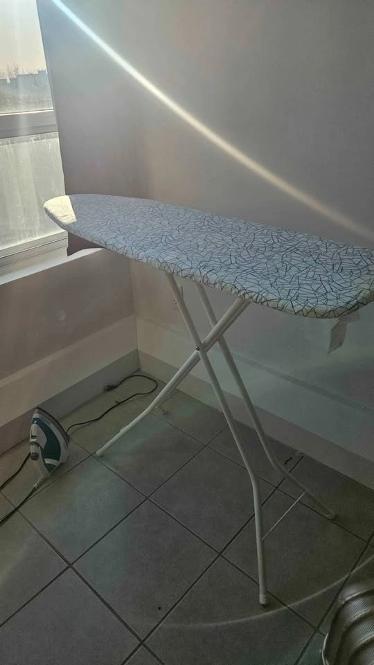 Steam Iron + Adjustable Ironing Board - photo 4