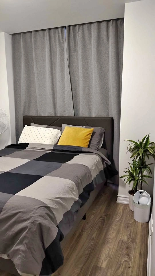 Queen Bed Frame + Zinus Cooling Gel Memory Foam Mattress