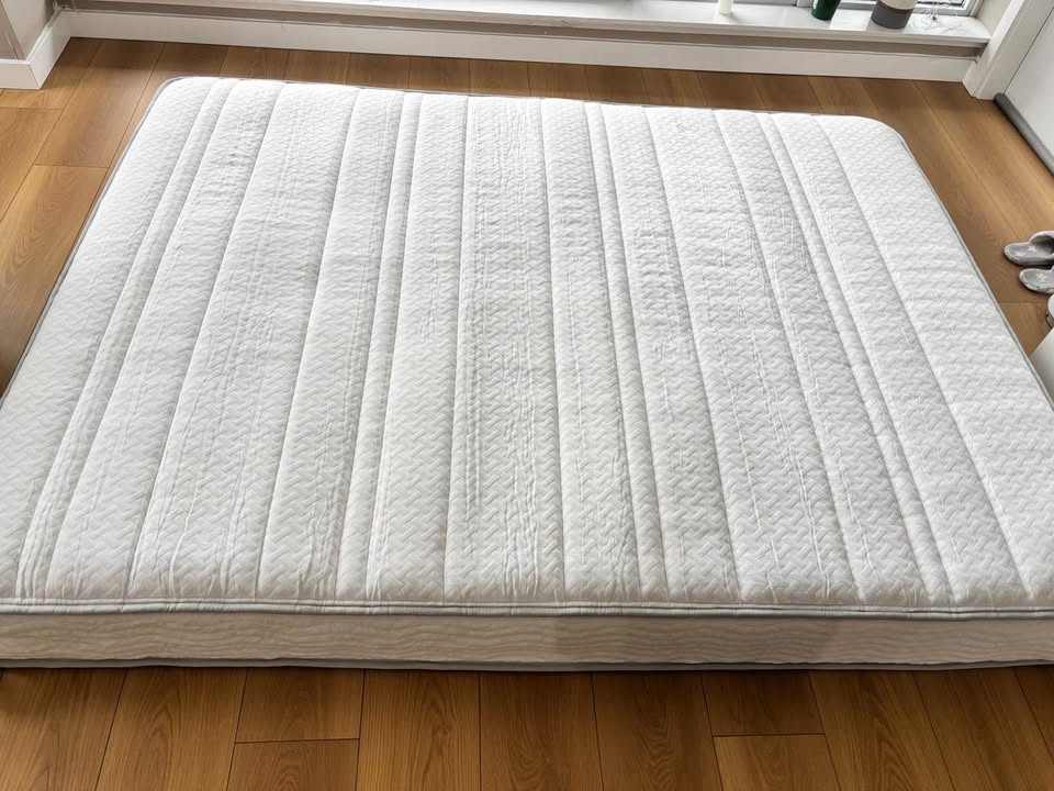 Zinus Queen Mattress - 8 Inch Foam and Spring Hybrid Mattress - photo 3