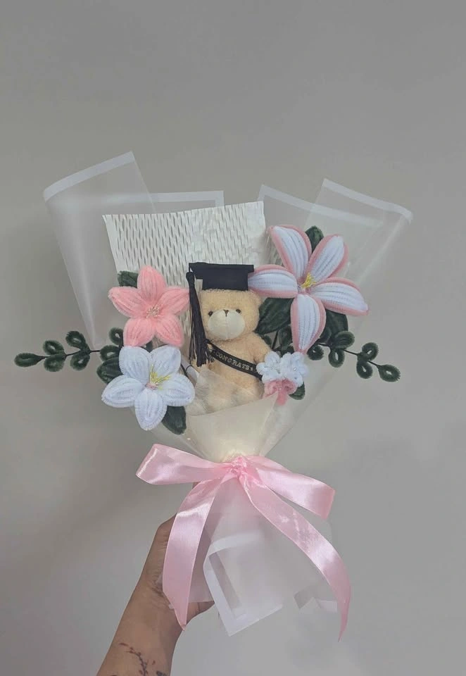 Graduation pipe cleaner bouquets that lasts forever 🎓✨ - photo 4
