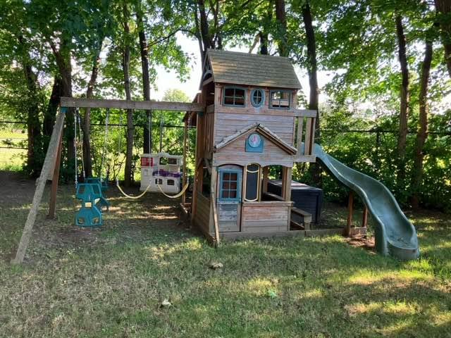 Playset/Playhouse - photo 2