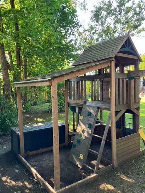 Playset/Playhouse - photo 3