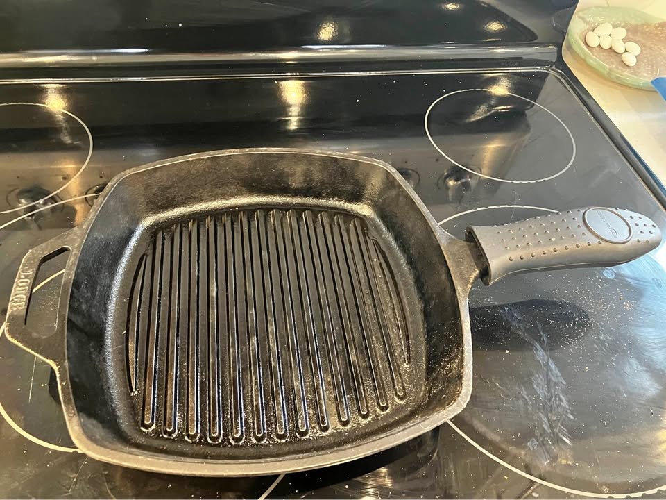 Lodge cast iron pan