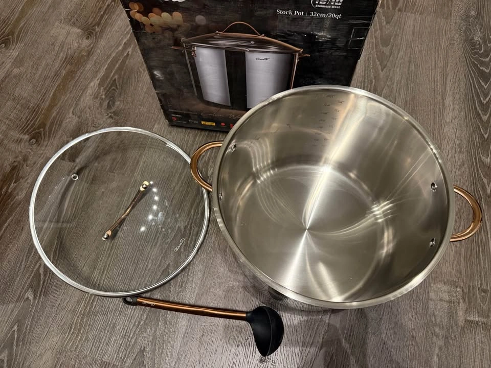 Used like NEW- 20 Quart Stainless Steel Stock Pot with Lid - photo 2