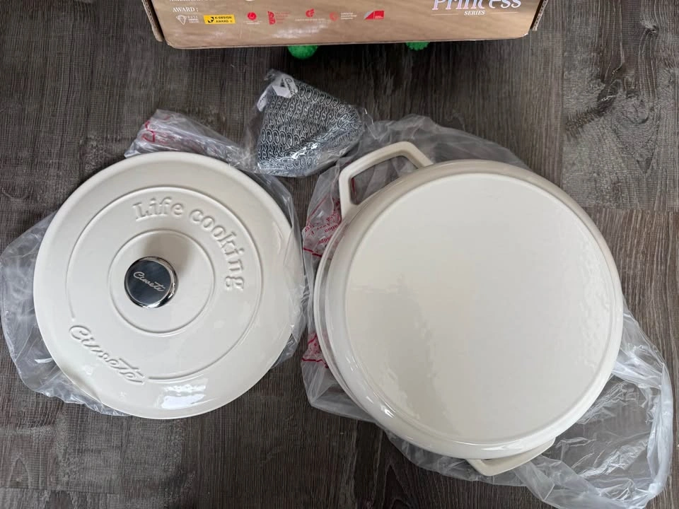 NEW 6 QT Cast Iron Dutch Oven Pot with Lid - photo 3