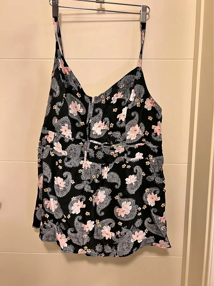 Torrid Paisley Floral V-Neck Cami Tank Top 2X (18-20)