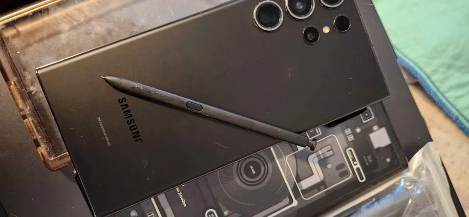 S23 ultra Cracked screen - photo 3