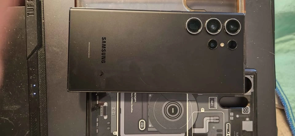 S23 ultra Cracked screen - photo 4