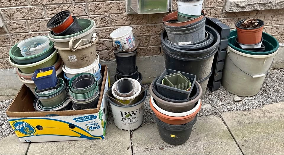 Plastic pots