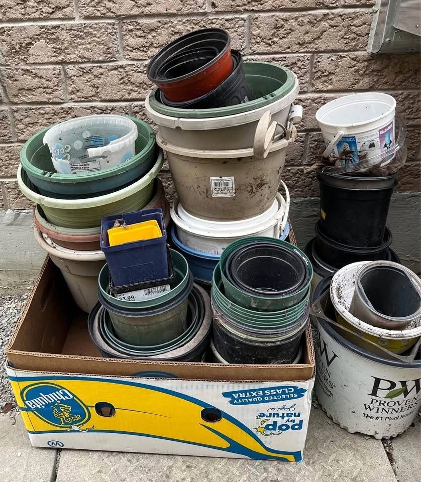 Plastic pots - photo 2