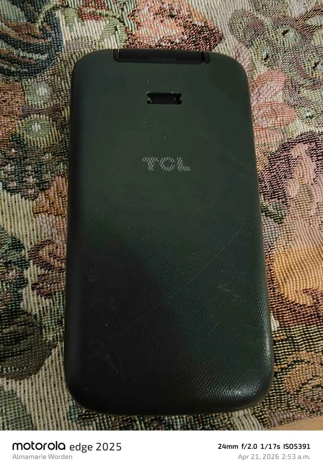 TCL Flip Phone - photo 3