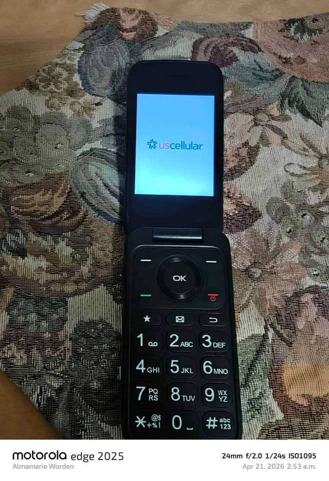 TCL Flip Phone - photo 4
