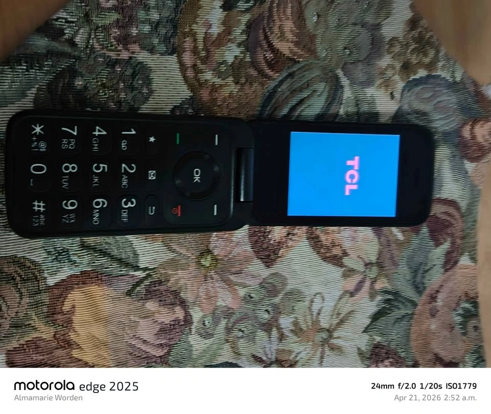 TCL Flip Phone - photo 5
