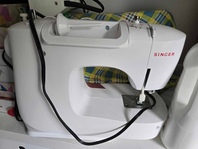 Singer Sewing Machine, Fabric & Mrs. Quilty Kits