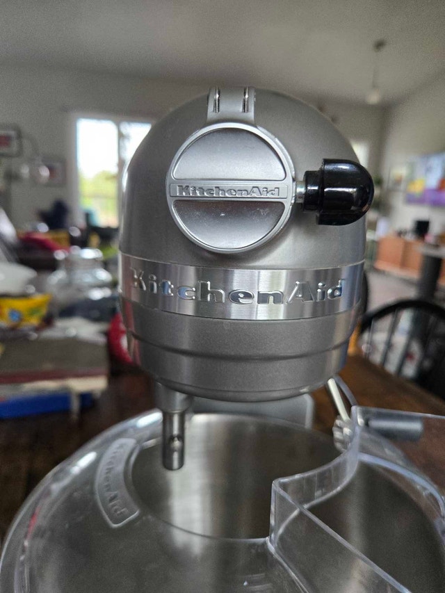 6qt Kitchen Aid Mixer -PENDING- - photo 2
