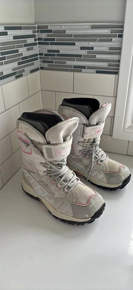 Ladies Thinsulate Boots Size 6