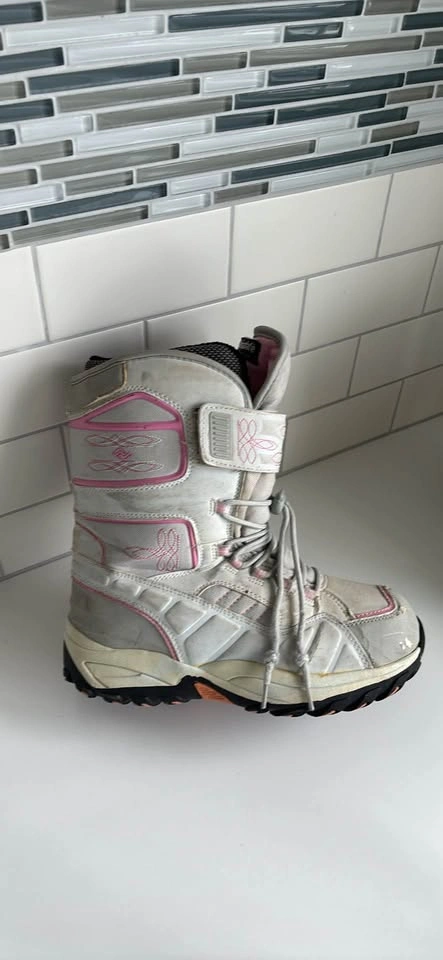 Ladies Thinsulate Boots Size 6 - photo 2