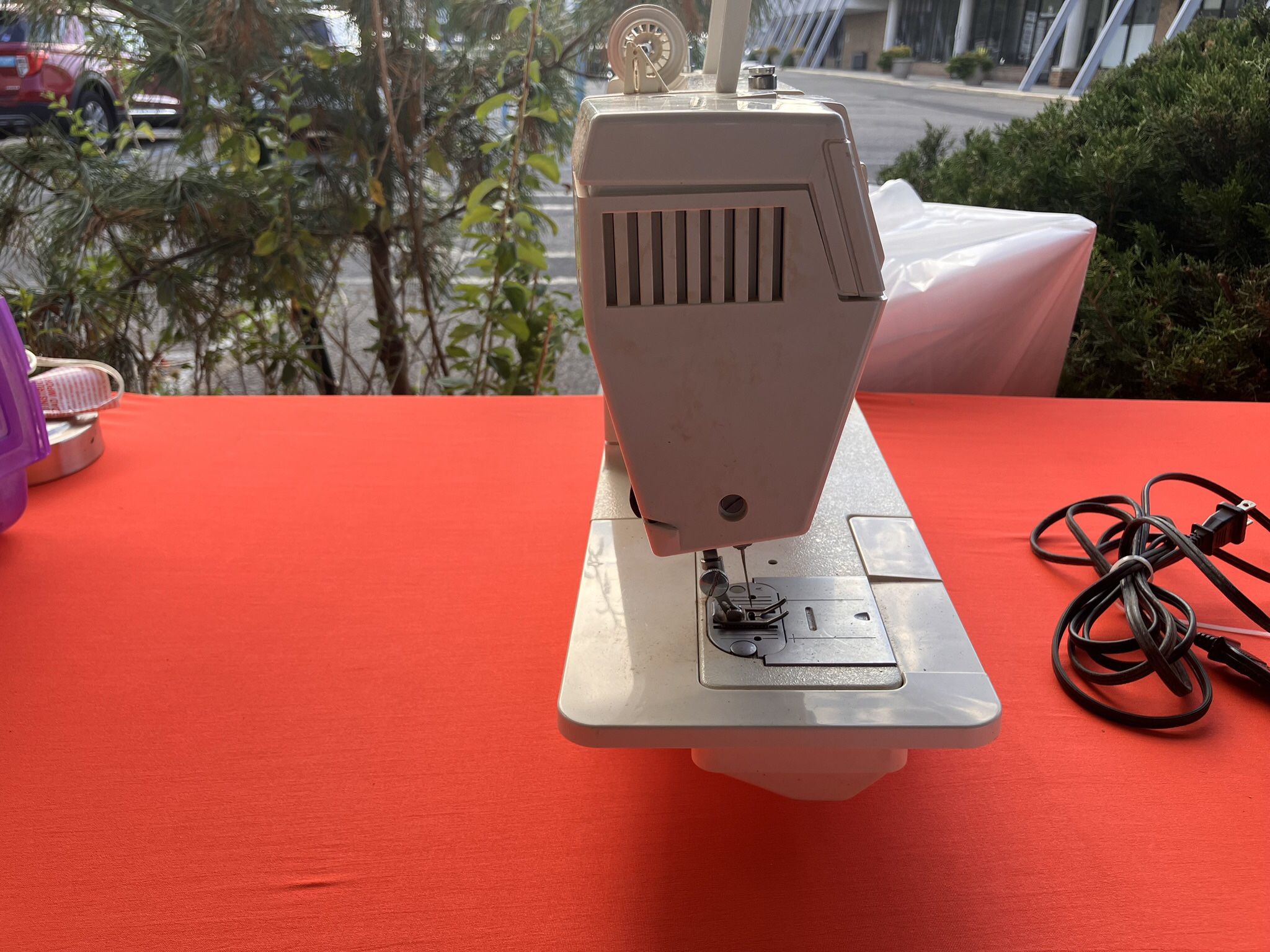 Singer Sewing Machine Model 9020 - photo 3