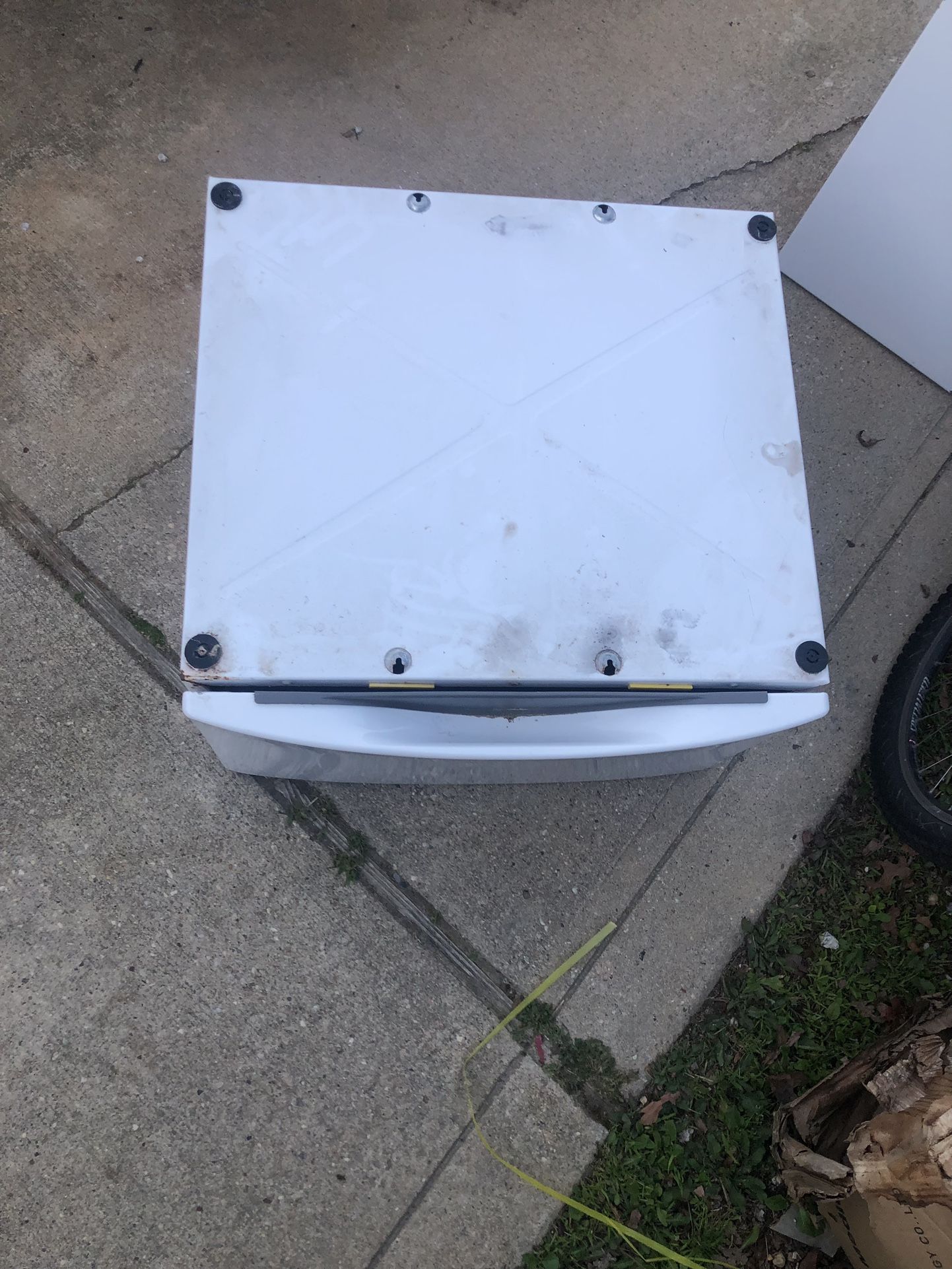 Whirlpool Washer/Dryer Pedestal - photo 2