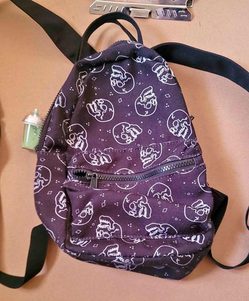 Small black skull pattern backpack