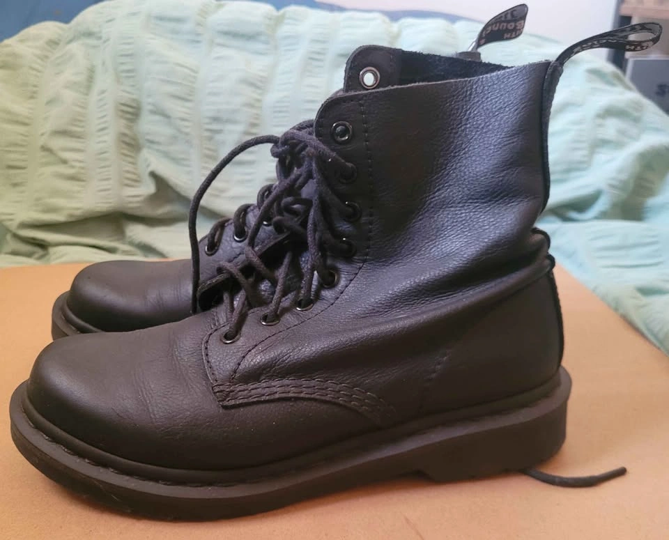 Dr Martens Size 8 Women's Boots - photo 2