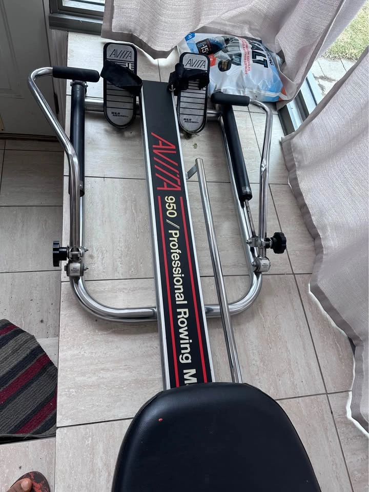 950 Professional Rowing Machine - photo 2