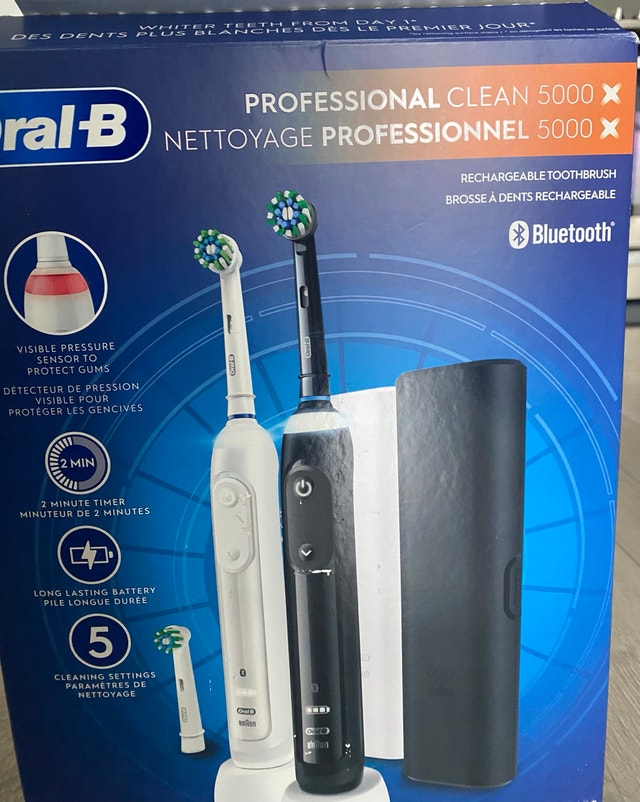 Oral B electric toothbrush 2 pack - brand new - photo 2