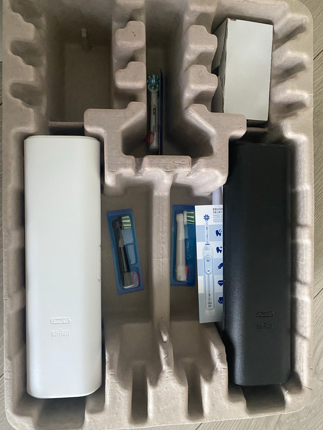 Oral B electric toothbrush 2 pack - brand new - photo 3