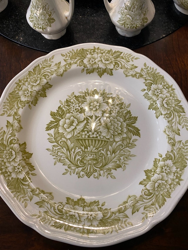 Royal Staffordshire Brocade Ironstone Dinnerware Set - photo 2